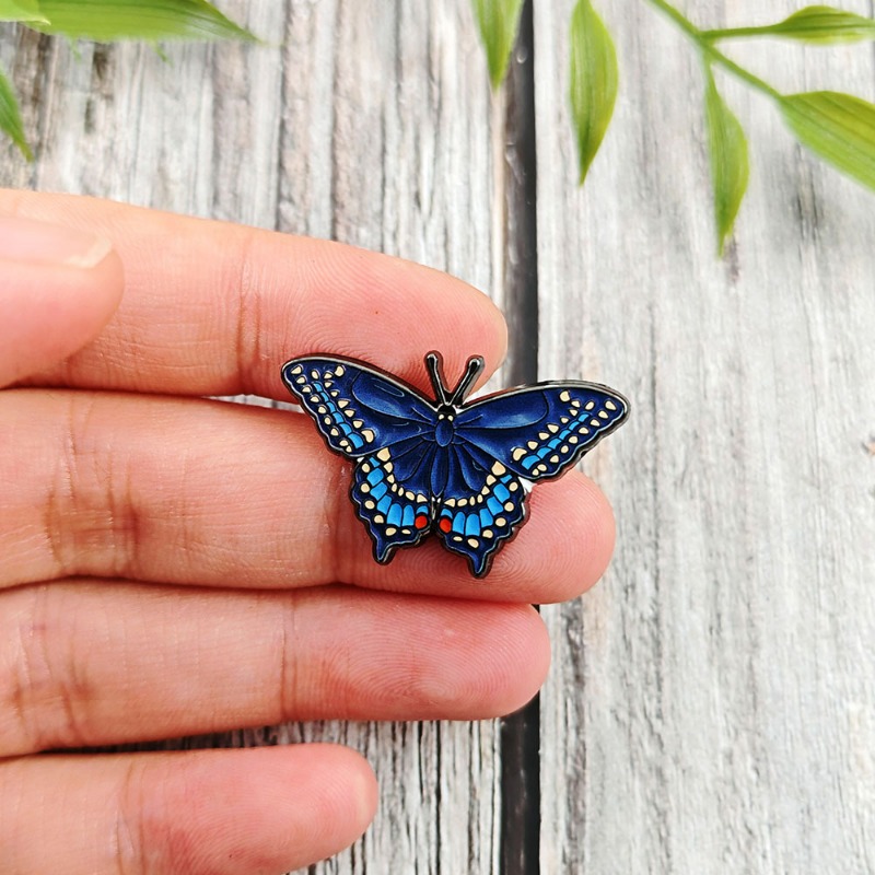 Collectible Vintage Brooches - Оригинальные винтажные металлические броши: коллекция сувениров,
