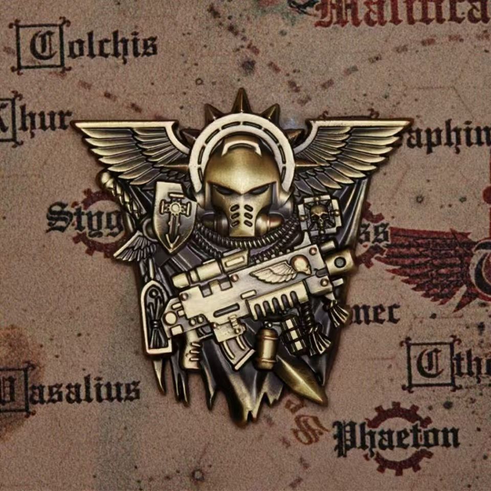 Vintage Collectible Guns - Винтажная брошь-значок в виде крылатого шлема