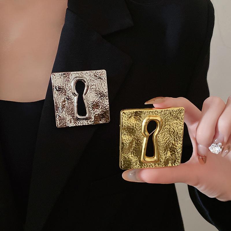 Винтажная брошь-значок «Злой г – обзор и цена Collectible Vintage Costume Jewelry